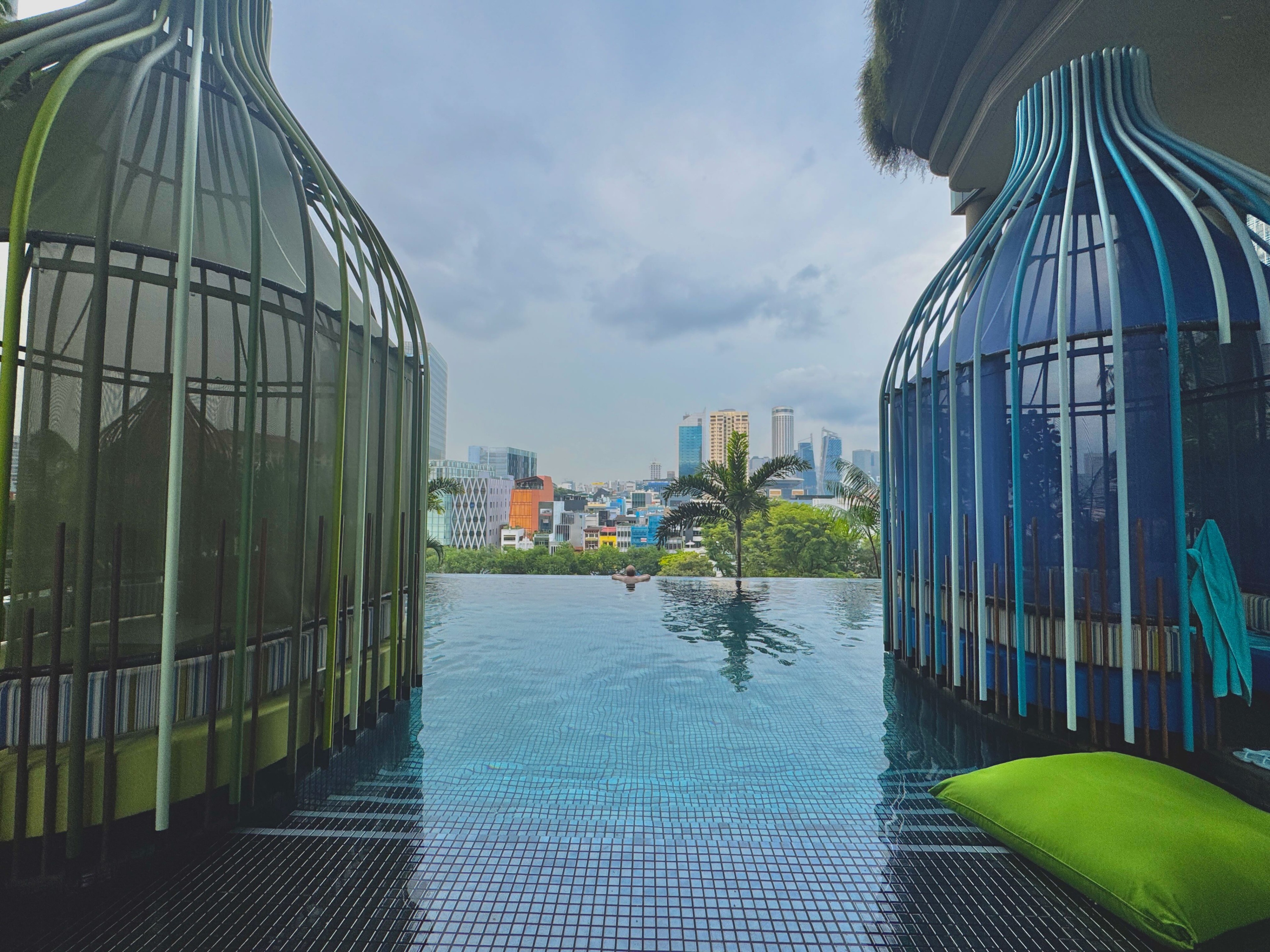 싱가포르 호텔 예약 팁 파크로얄 컬렉션 피커링 호텔 | 도시 속 정원에서의 특별한 경험