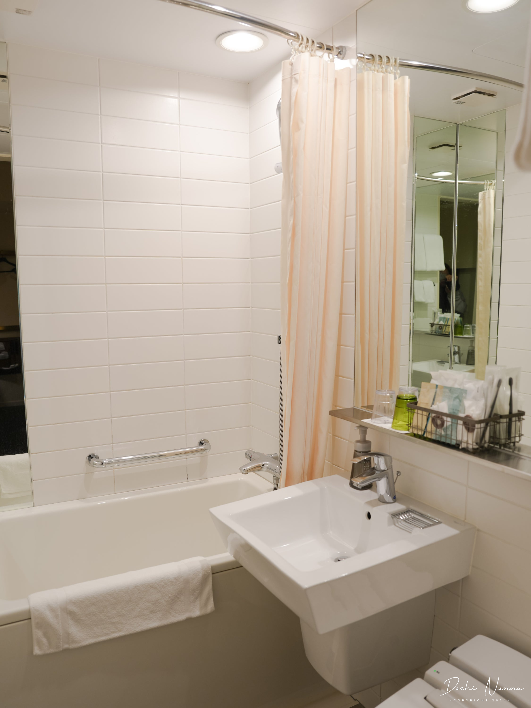 The clean and modern bathroom at the Granbell