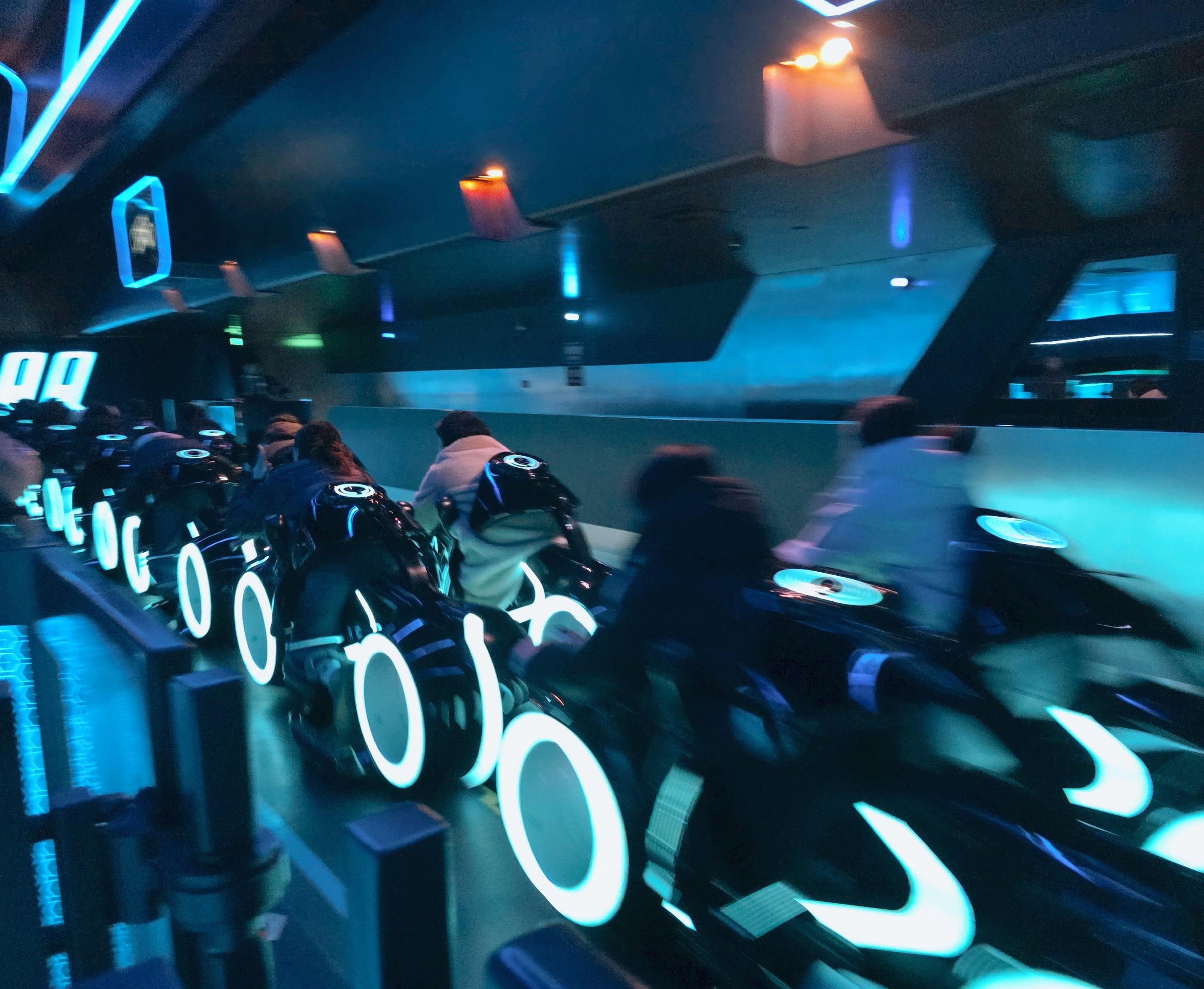 上海ディズニーランドの人気アトラクション、トロン