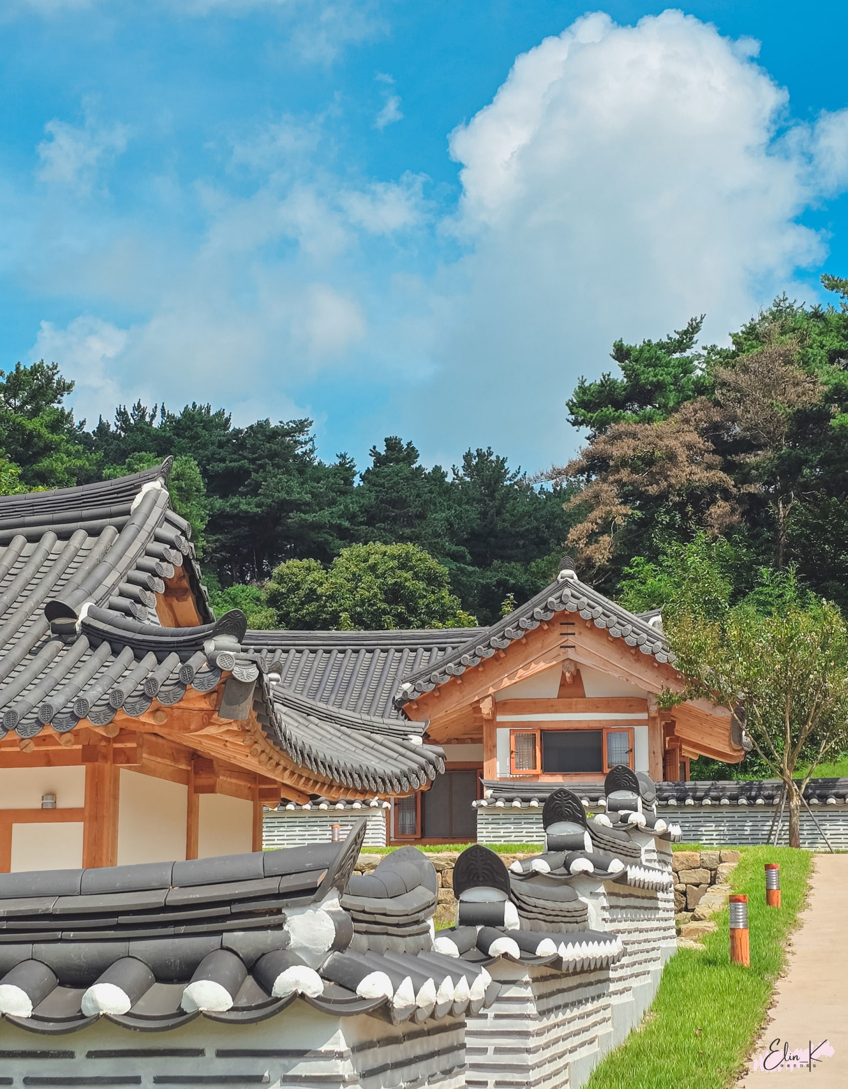 Lush green surroundings of Munheon Traditional Hotel