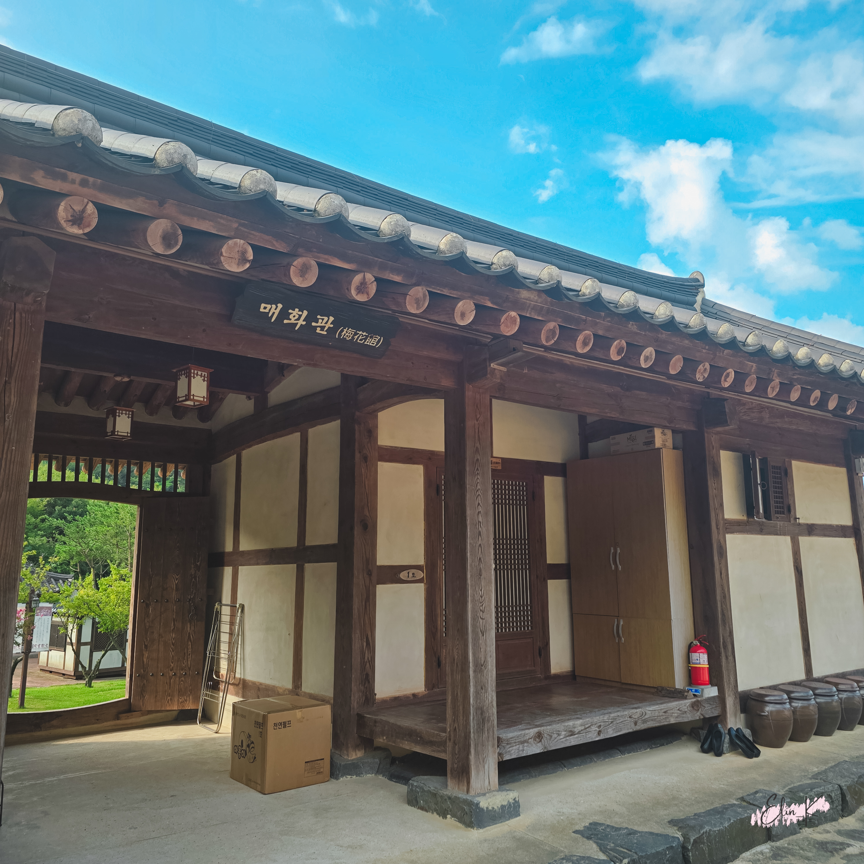 Exterior view of Munheon Traditional Hotel