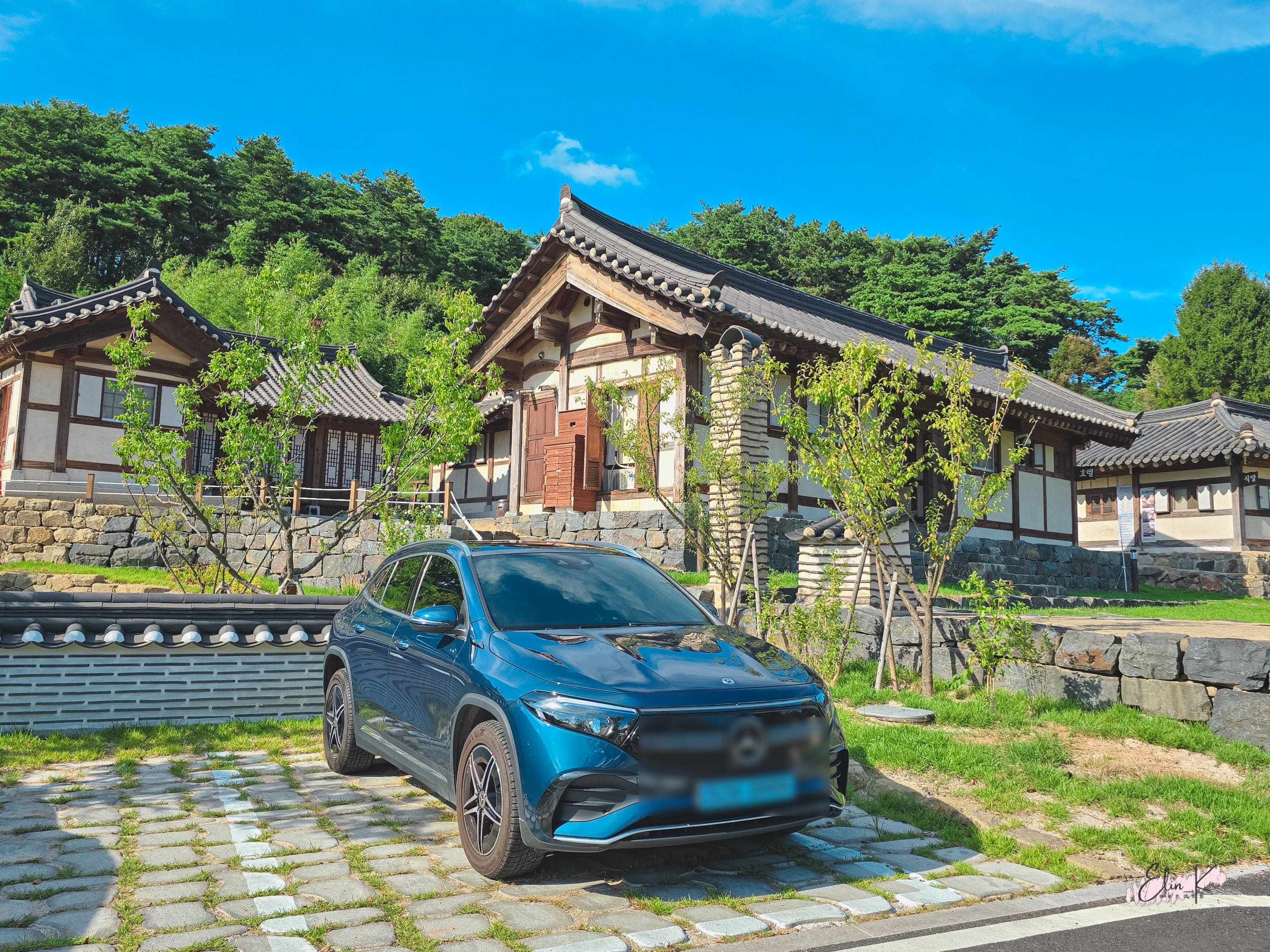 Path leading to hotel rooms