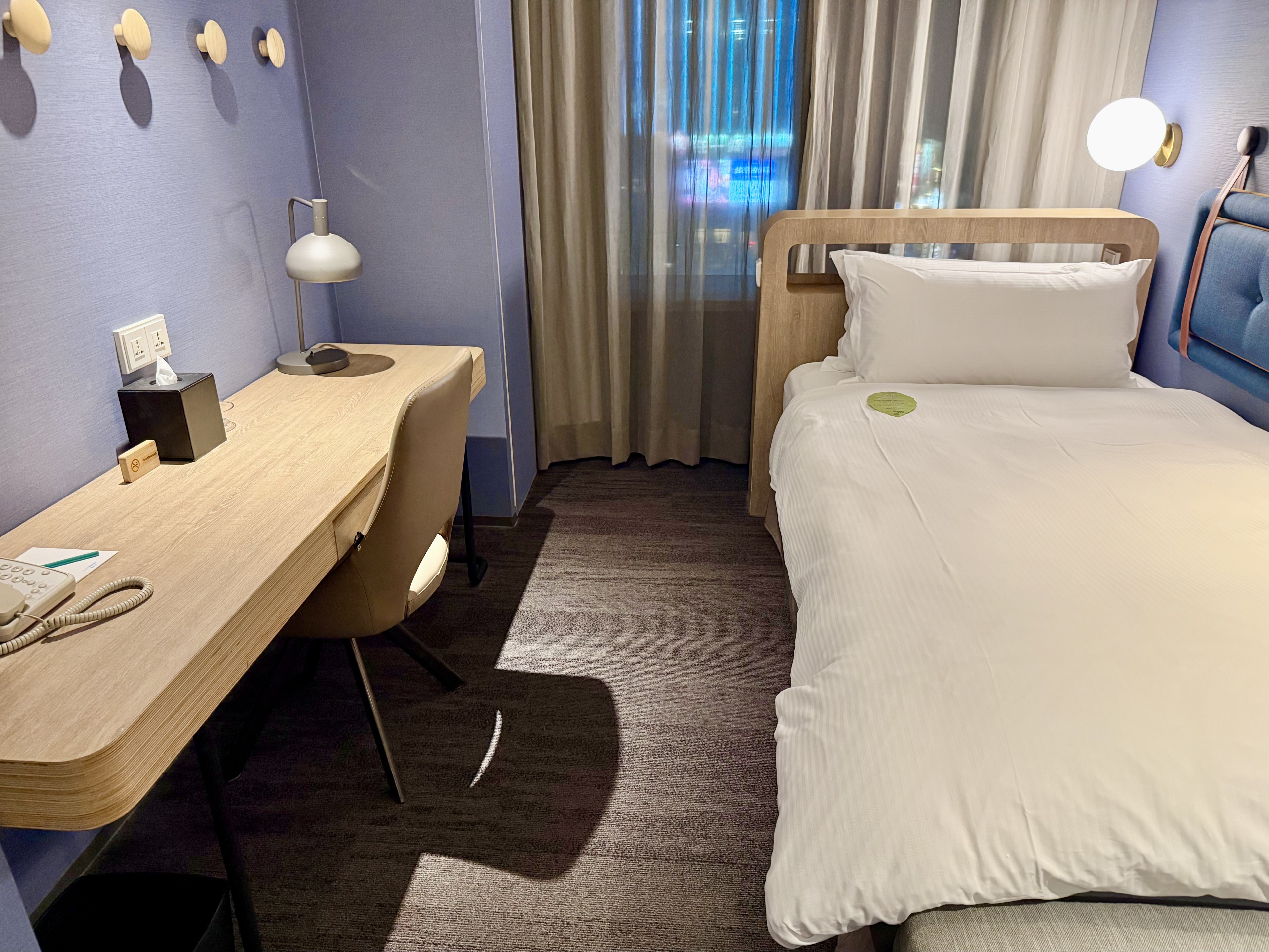 Just Sleep Ximending room with TV and desk