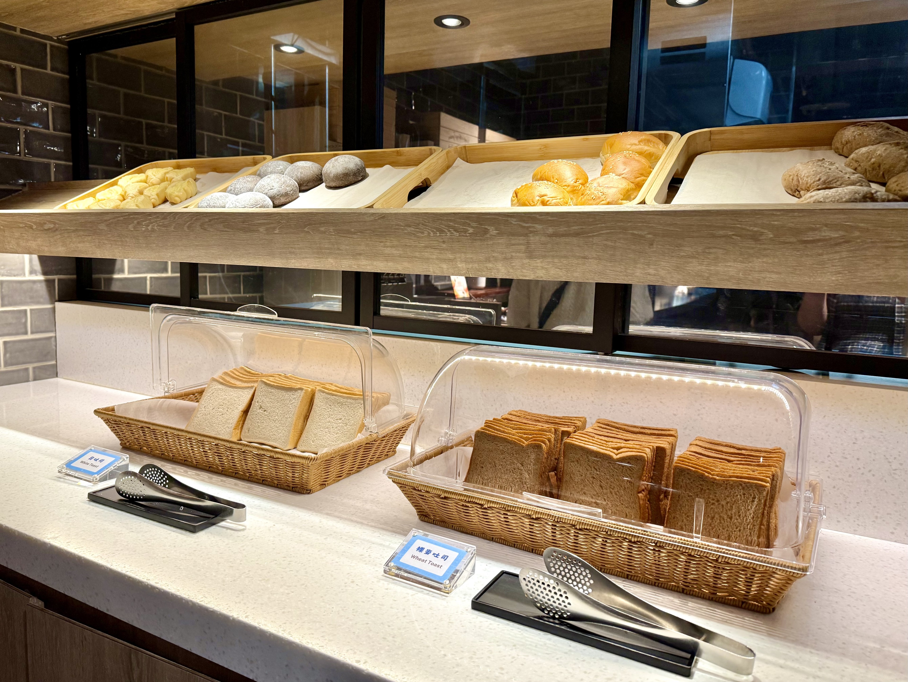 Just Sleep Ximending breakfast buffet spread