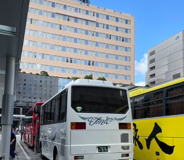ツアーバスの外観