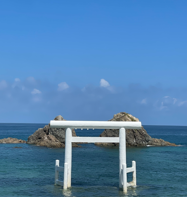 桜井二見ヶ浦の夫婦岩と鳥居