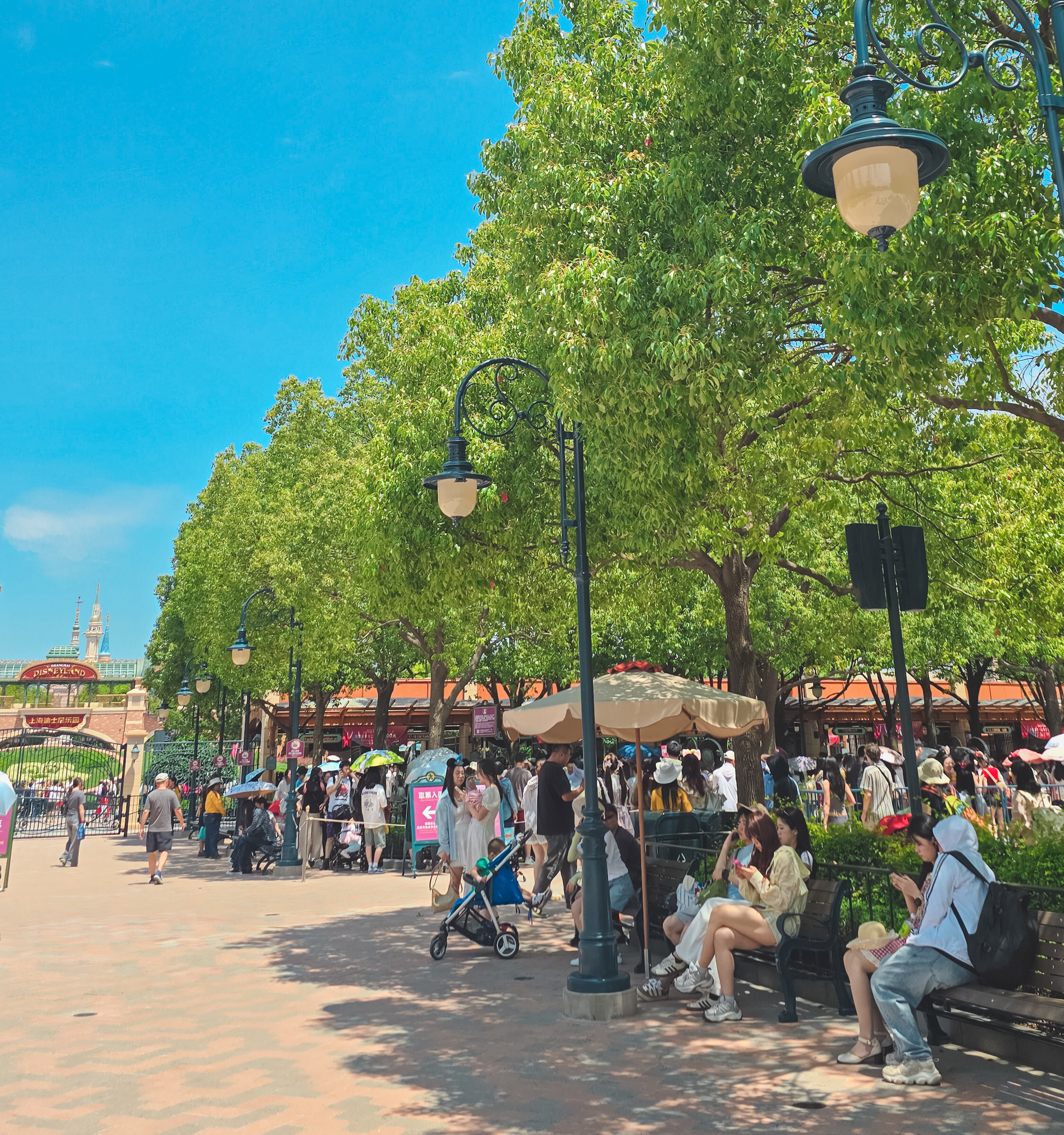上海ディズニーランドのエントランス