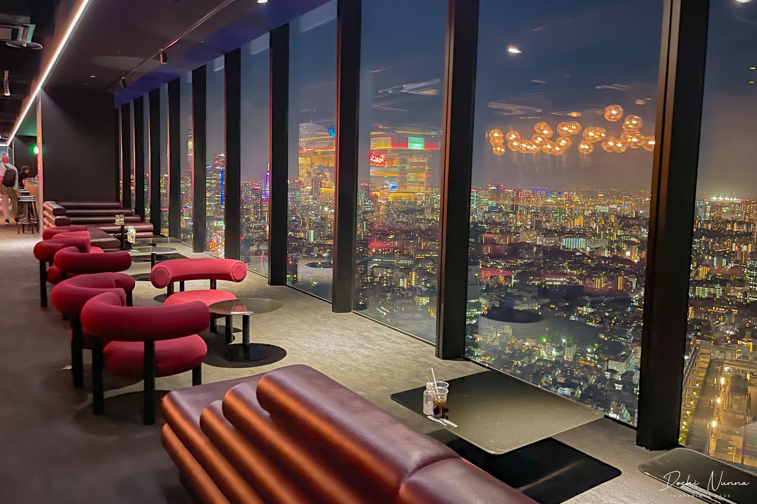 วิวเมืองโตเกียวจากภายในอาคารของ Shibuya Sky