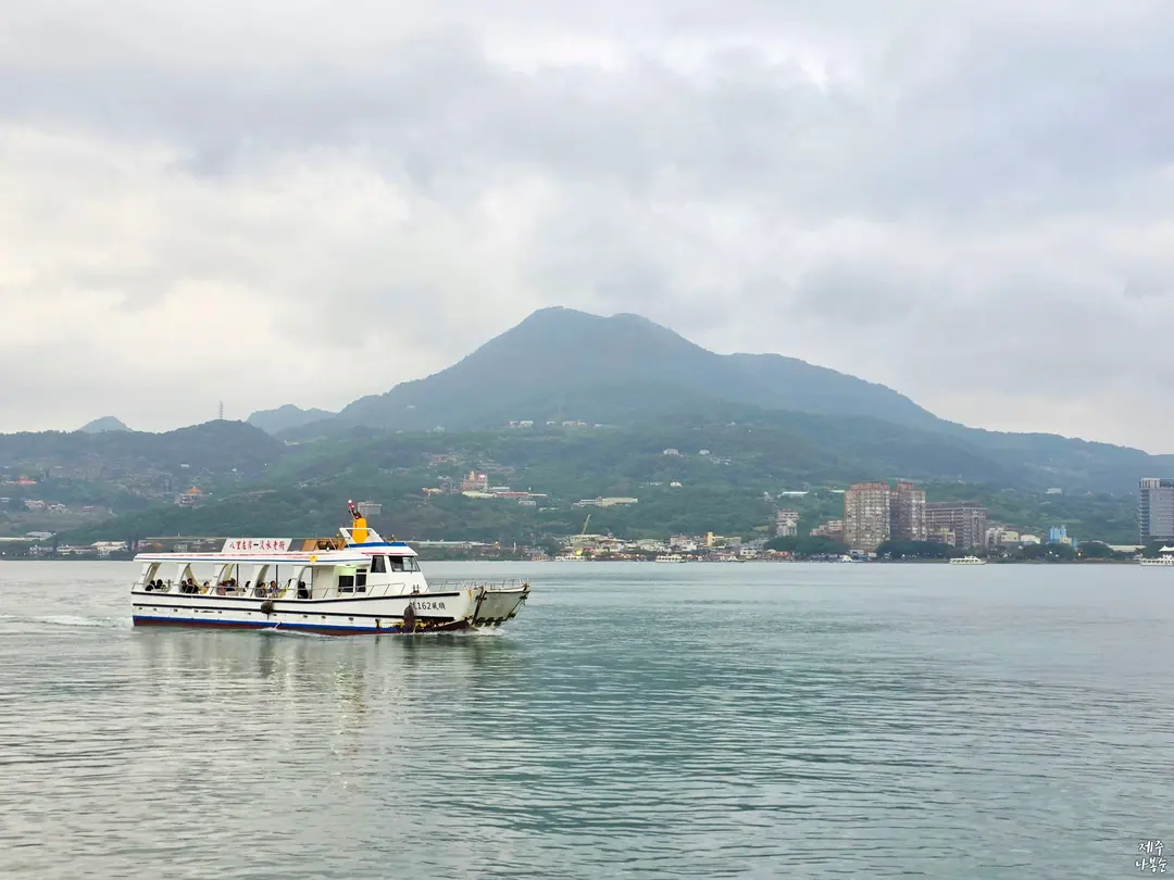 เรือเฟอร์รี่ที่ท่าเรือตั้นสุ่ย