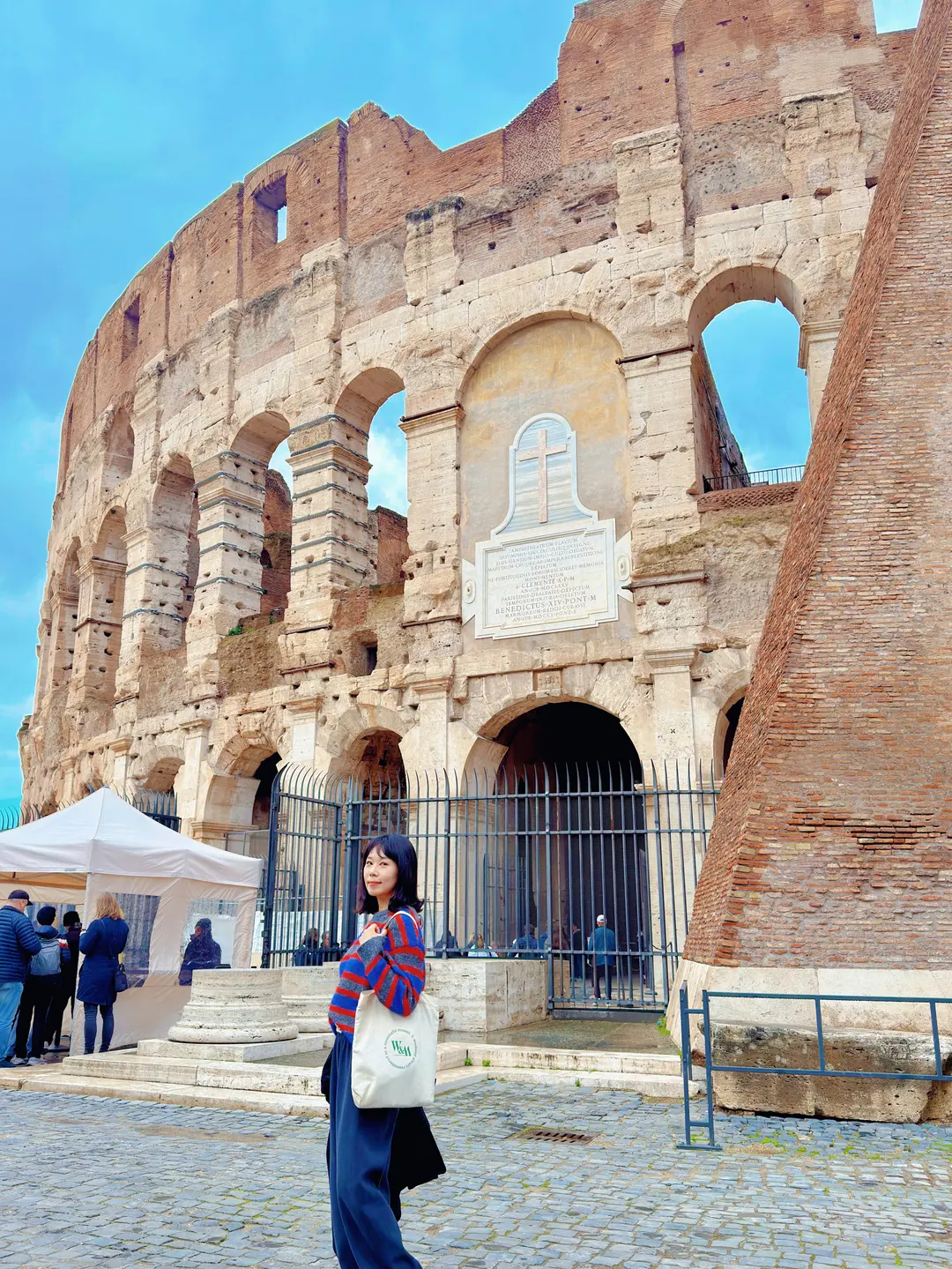 Colosseum exterior view with tourists