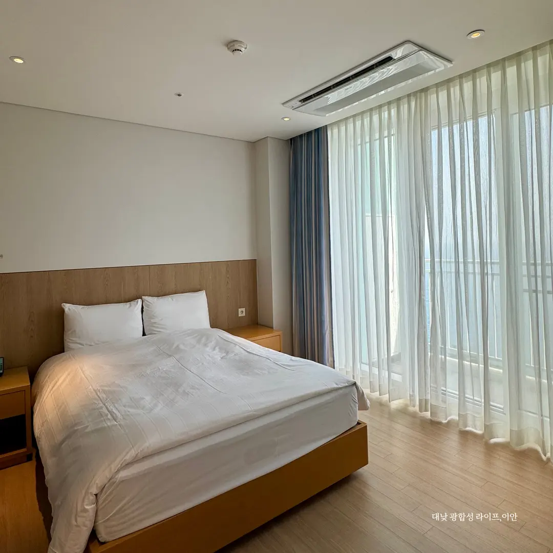 Ocean view from the bed