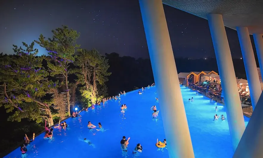 Infinity Pool Nature