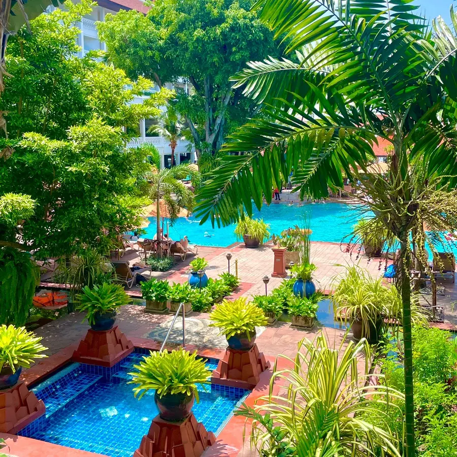 รีวิว Anantara Riverside Bangkok 2026: สระว่ายน้ำ 3 เมตรริมน้ำ