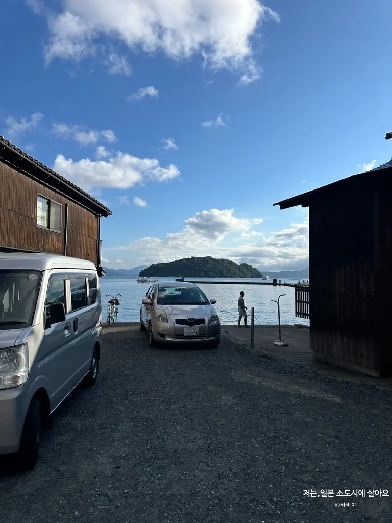 伊根の舟屋の家並み