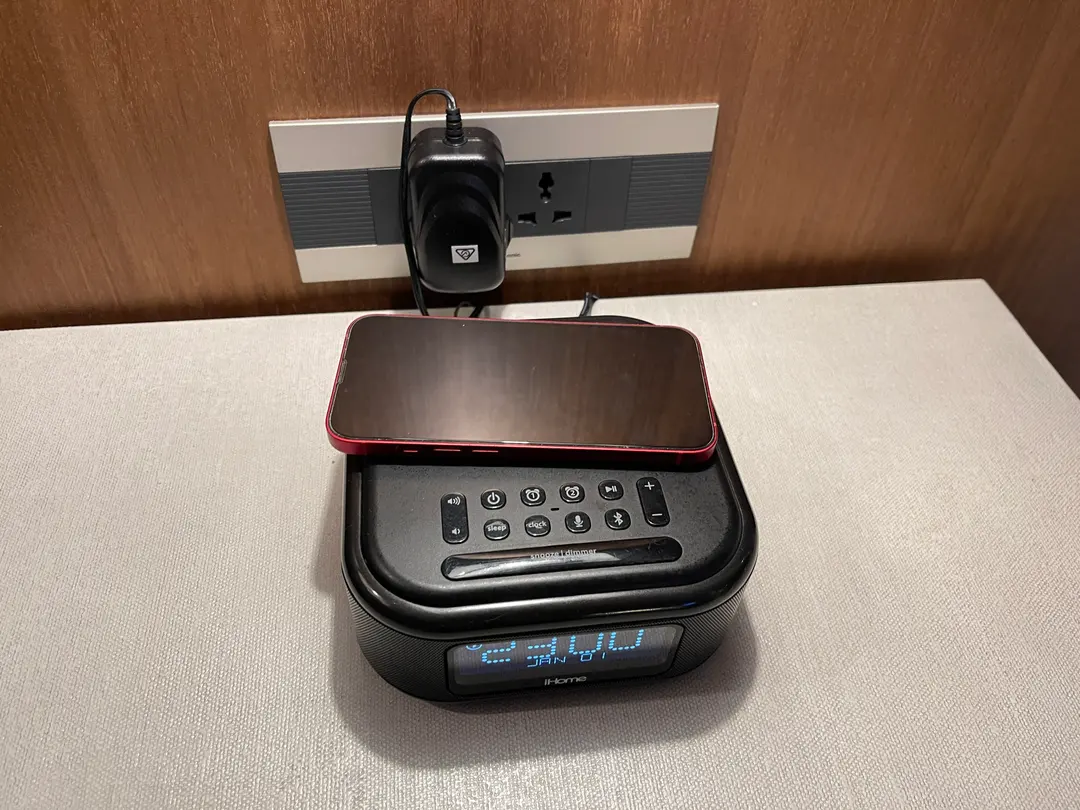 ワイヤレス充電器などの最新設備
