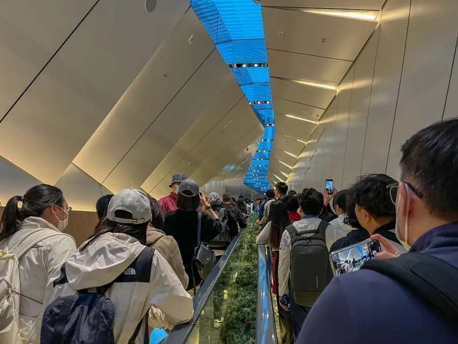 คิวขึ้น Peak Tram