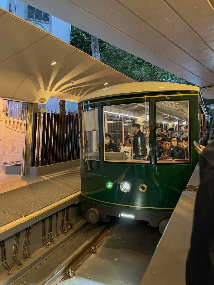 ภายใน Peak Tram