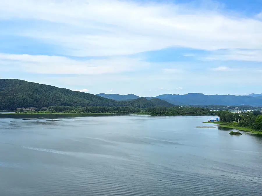 Panoramic Lake and Mountain View