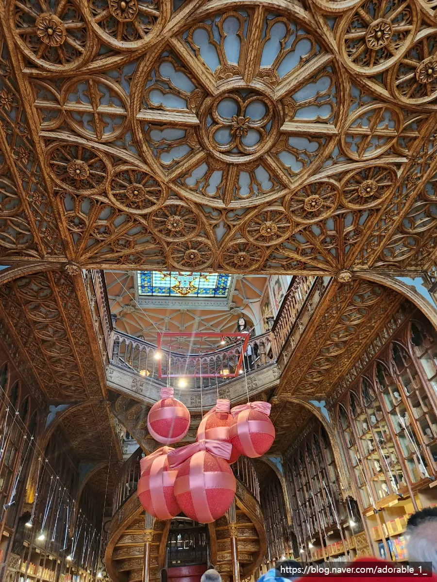 Ceiling Detail