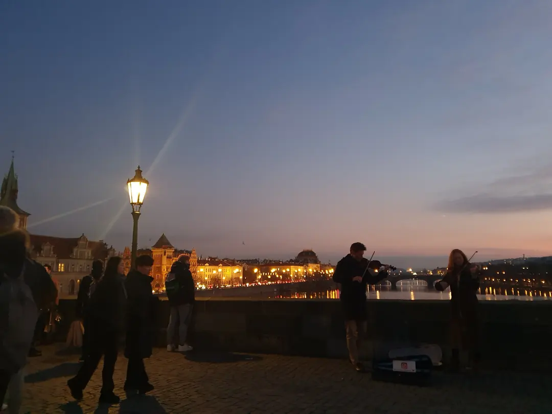 夜のカレル橋