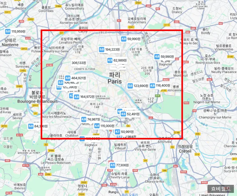 窓から見えるパリの街並み