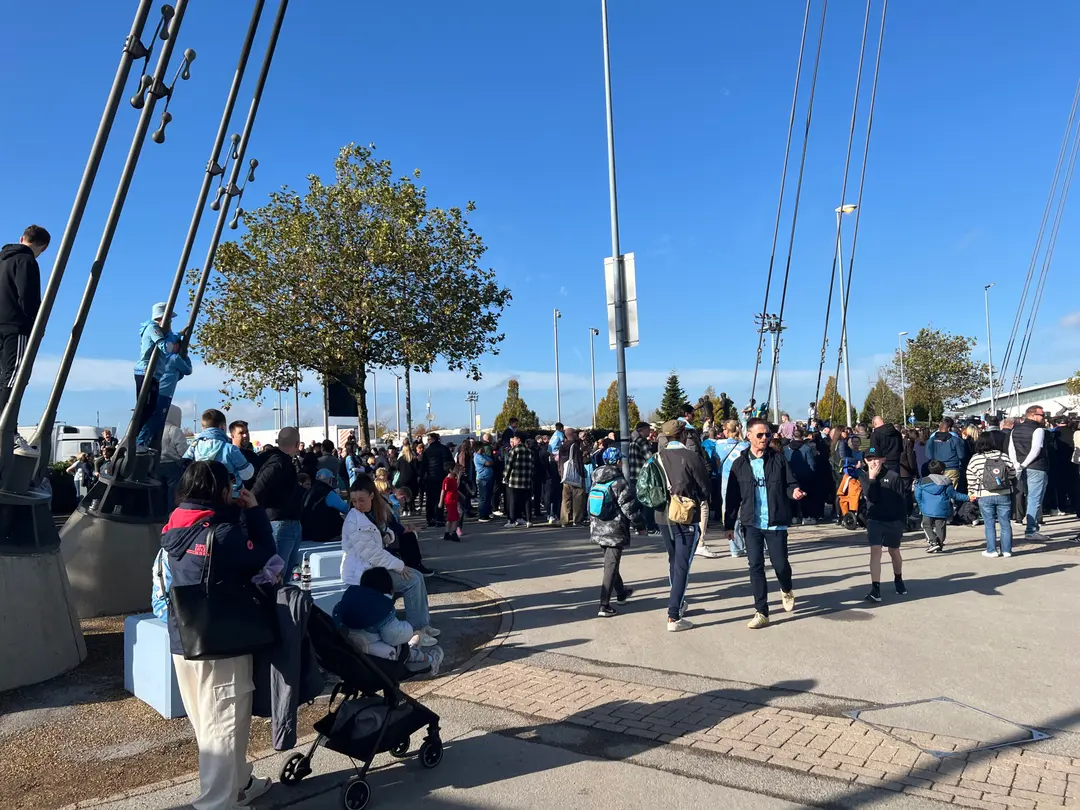 Fans Waiting for Player Arrival