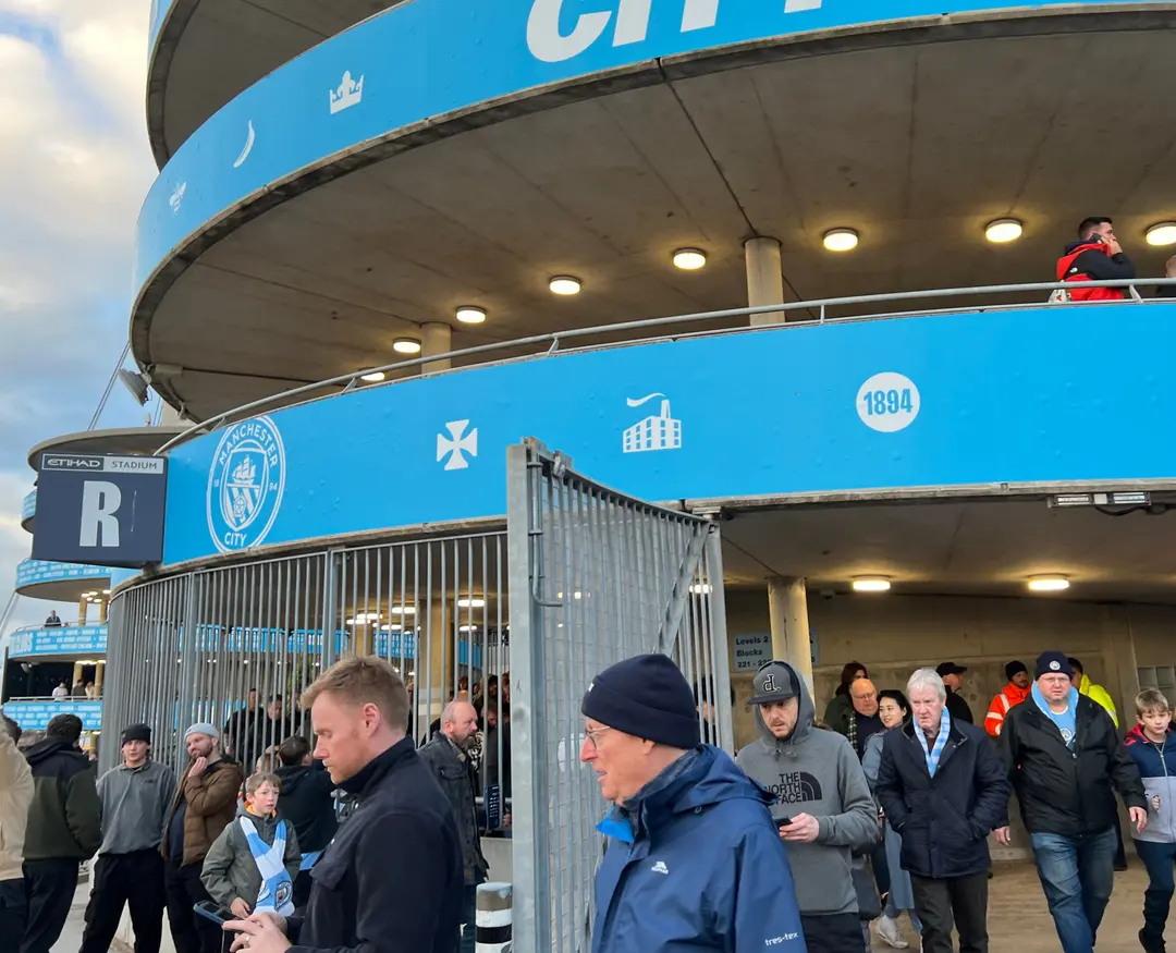 Gate R Entrance