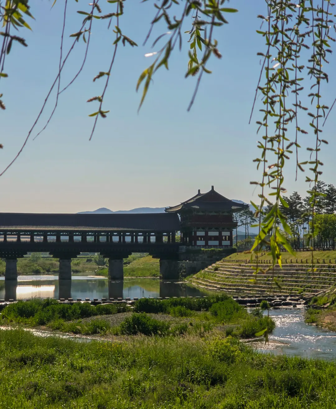 夕暮れ時の美しい月精橋