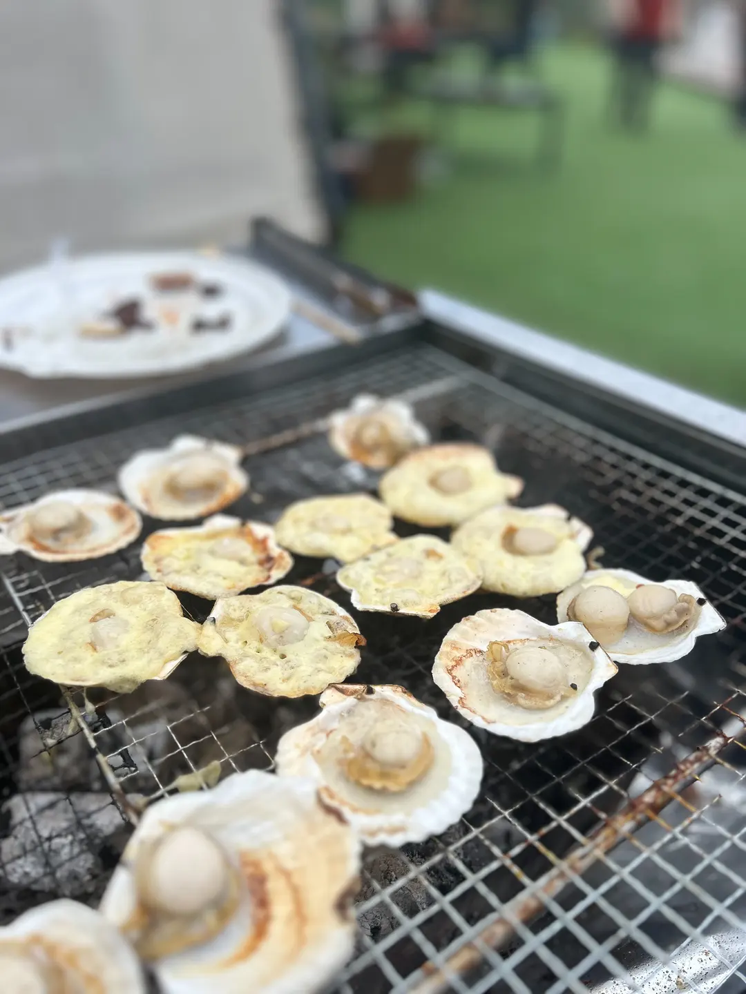 焼き上がった貝類