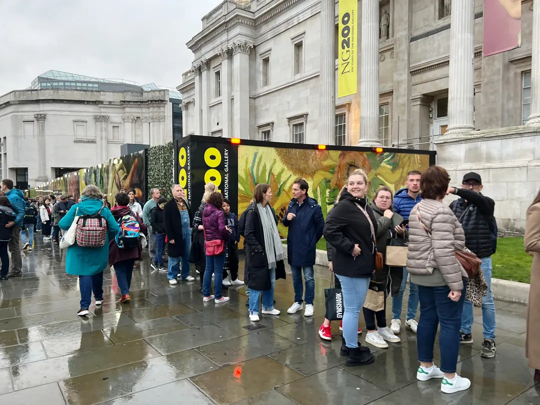 Long Queue Outside National Gallery
