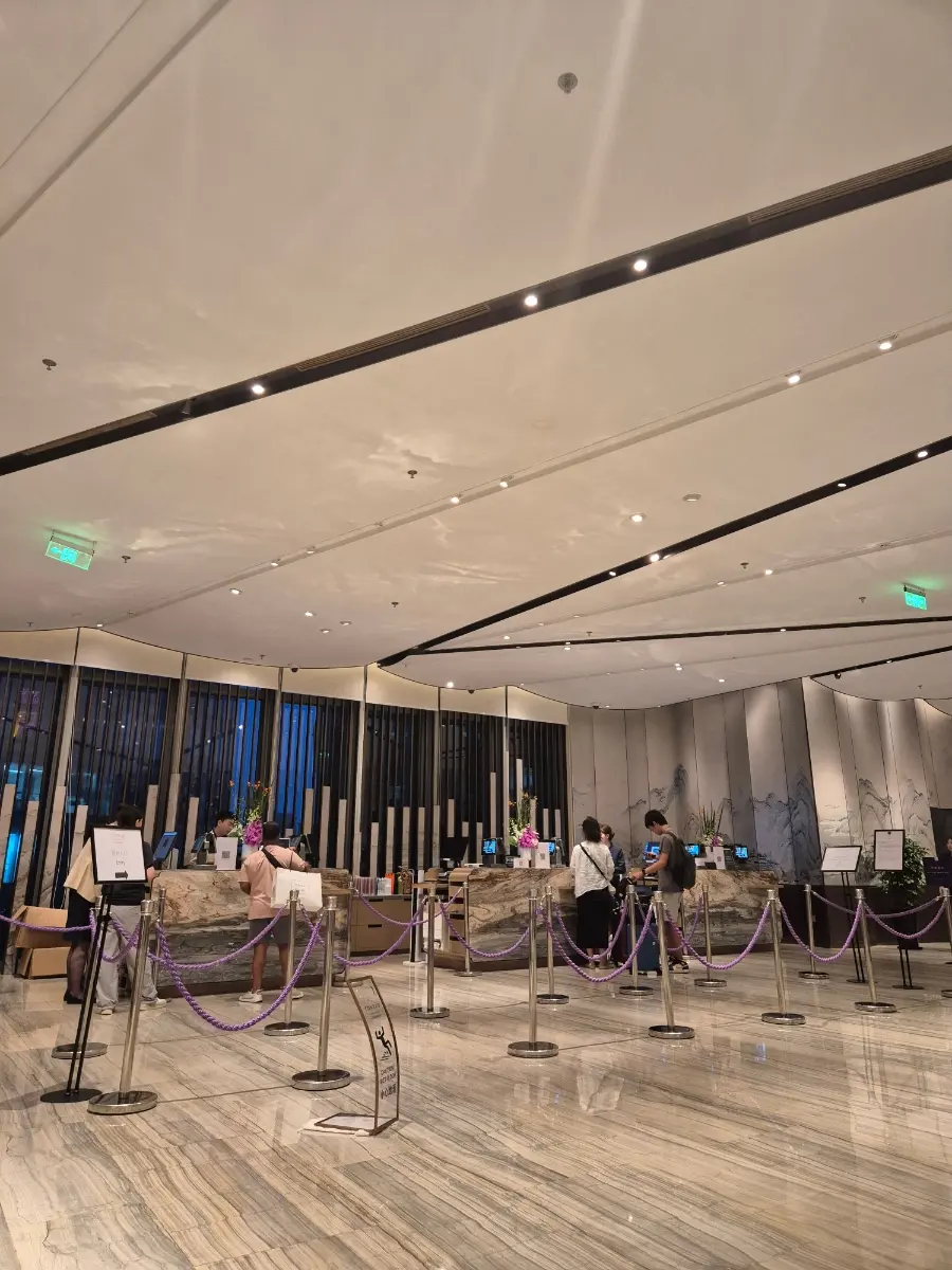 11th floor check-in area