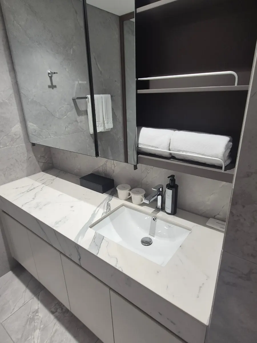 Bathroom vanity