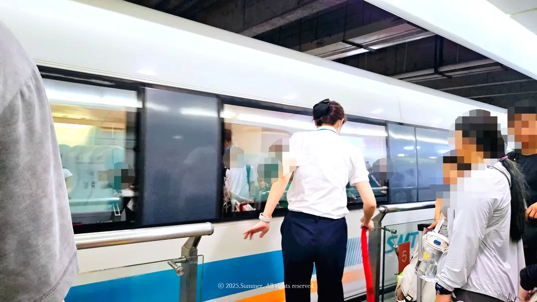 ภายในขบวนรถไฟ Maglev