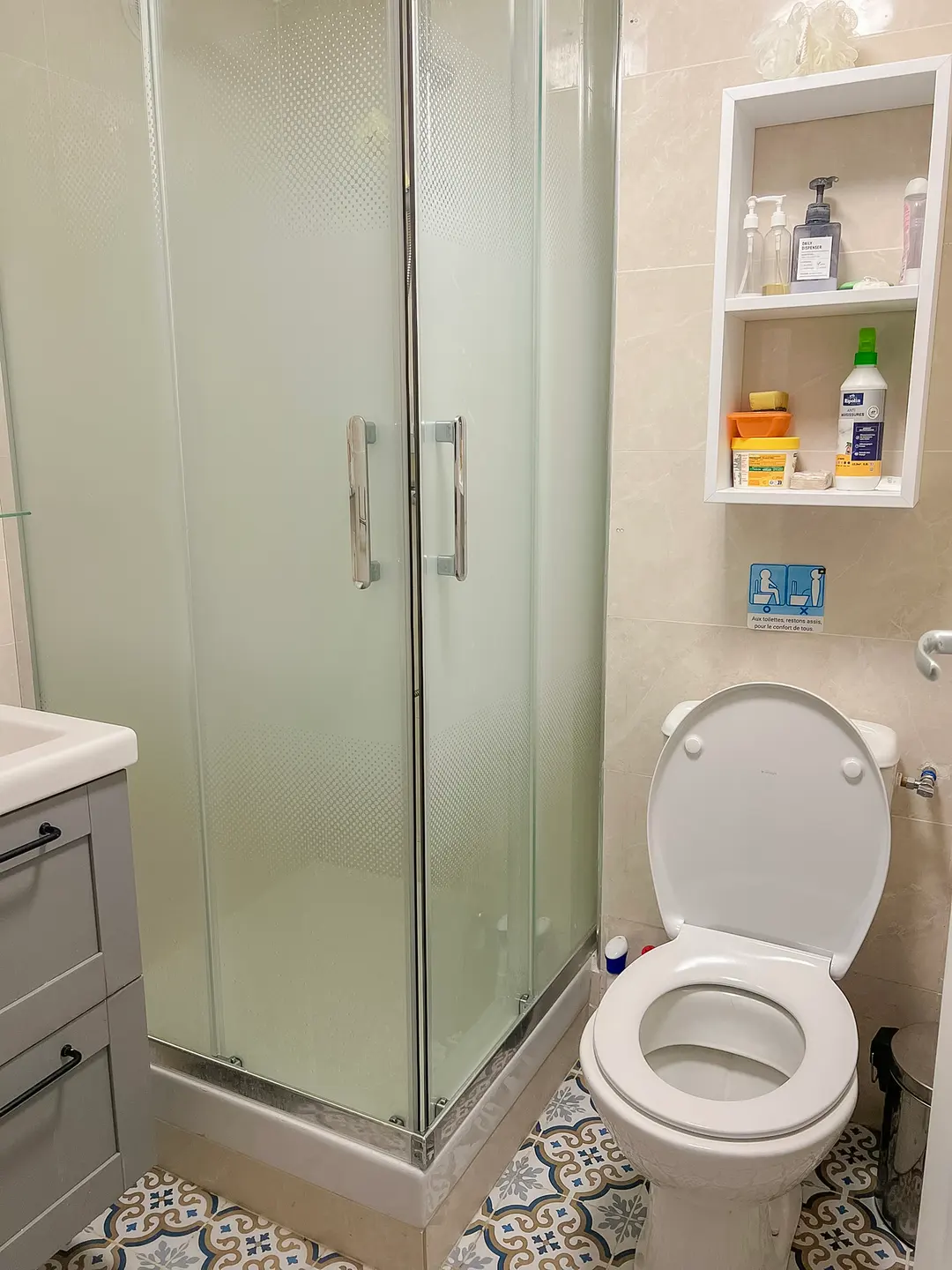 Bathroom sink