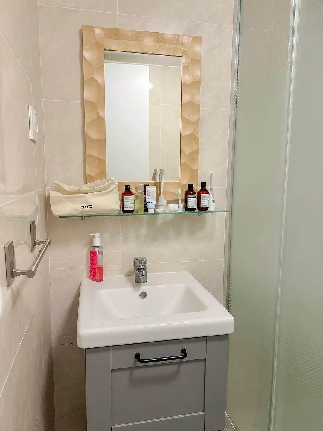 Bathroom shower booth