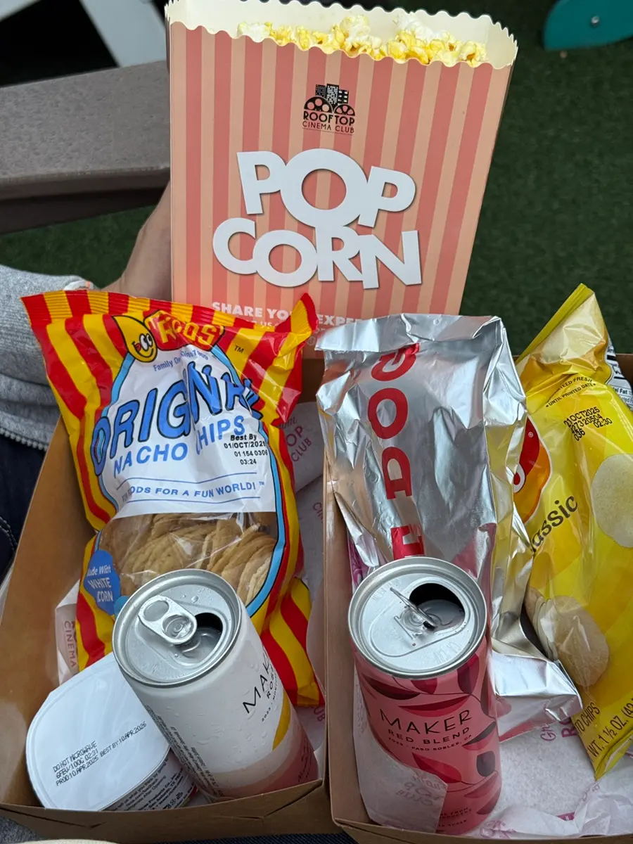 Rooftop Cinema Club วิวกลางคืน