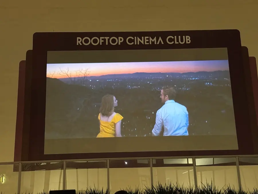 Rooftop Cinema Club จอภาพยนตร์