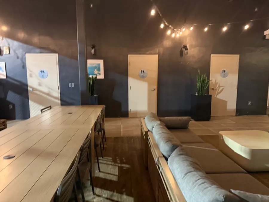Rooftop Cinema Club ห้องน้ำ