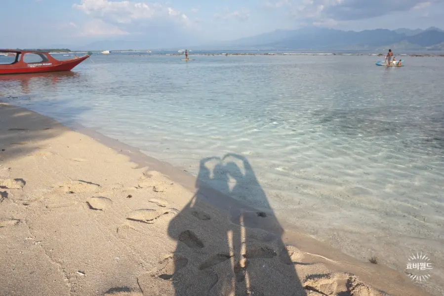 Crystal clear ocean at Gili Trawangan