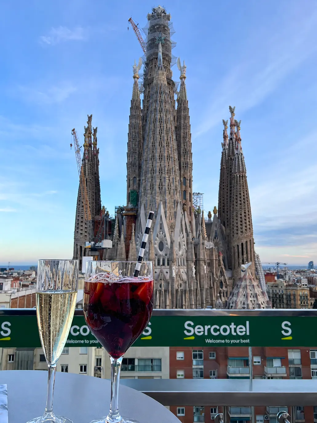 Jamón pizza at Sercotel Rosellon Rooftop