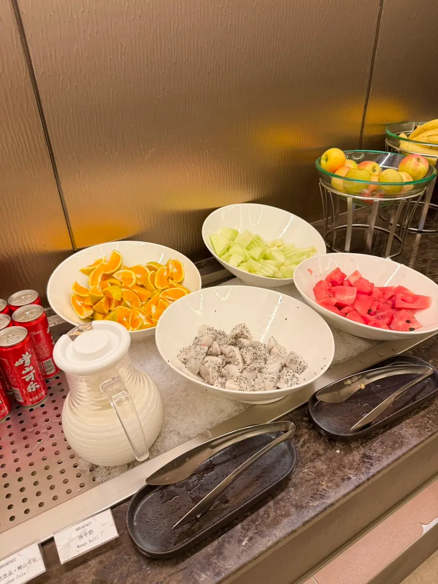Fresh fruits and yogurt