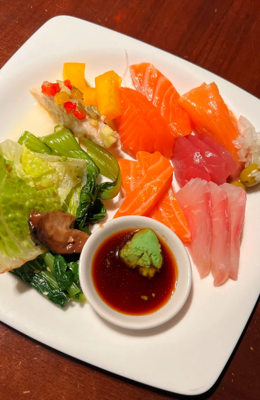 豪華な夕食ビュッフェの料理