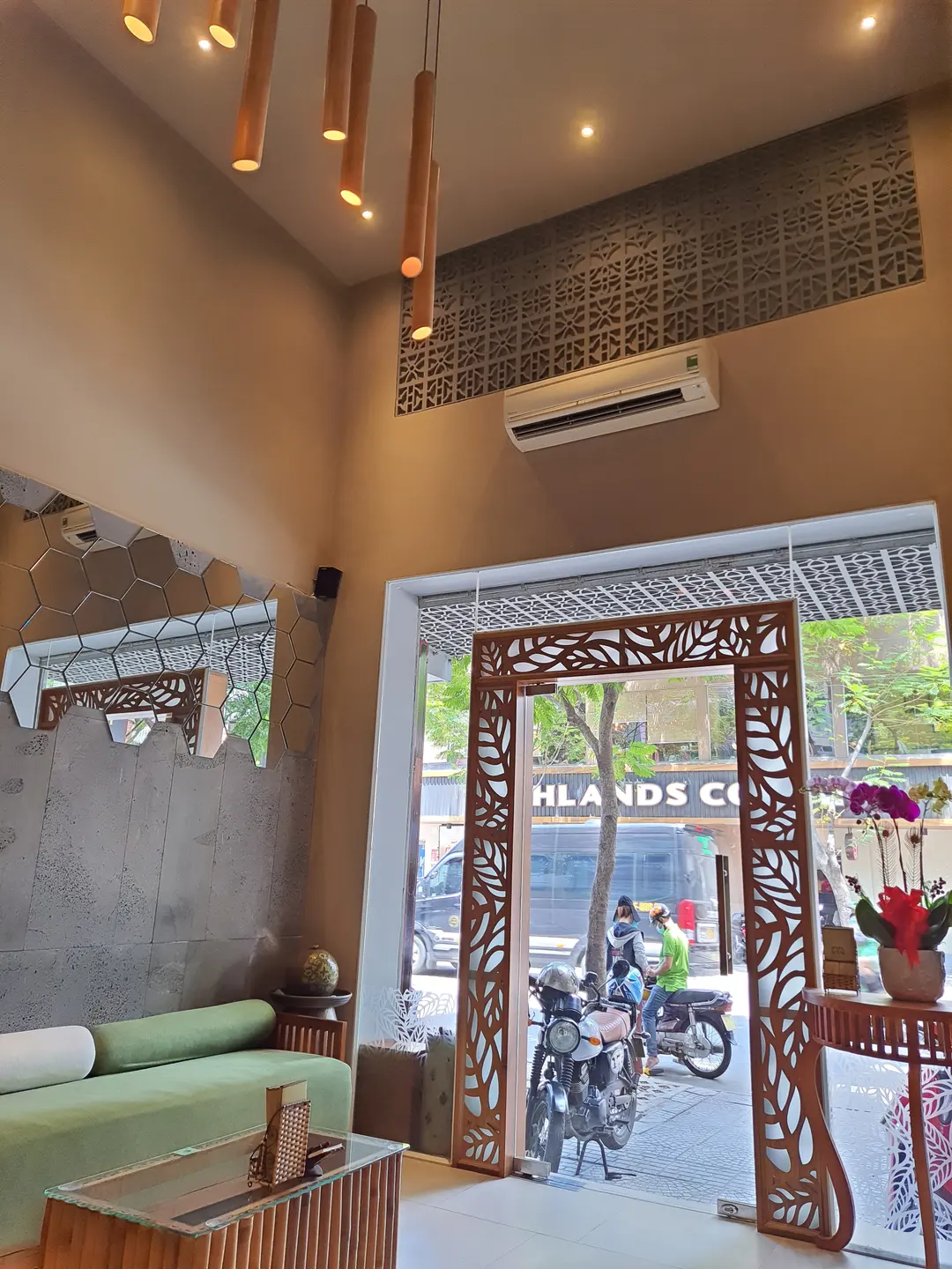 Miu Miu Spa Branch 5 High Ceilings