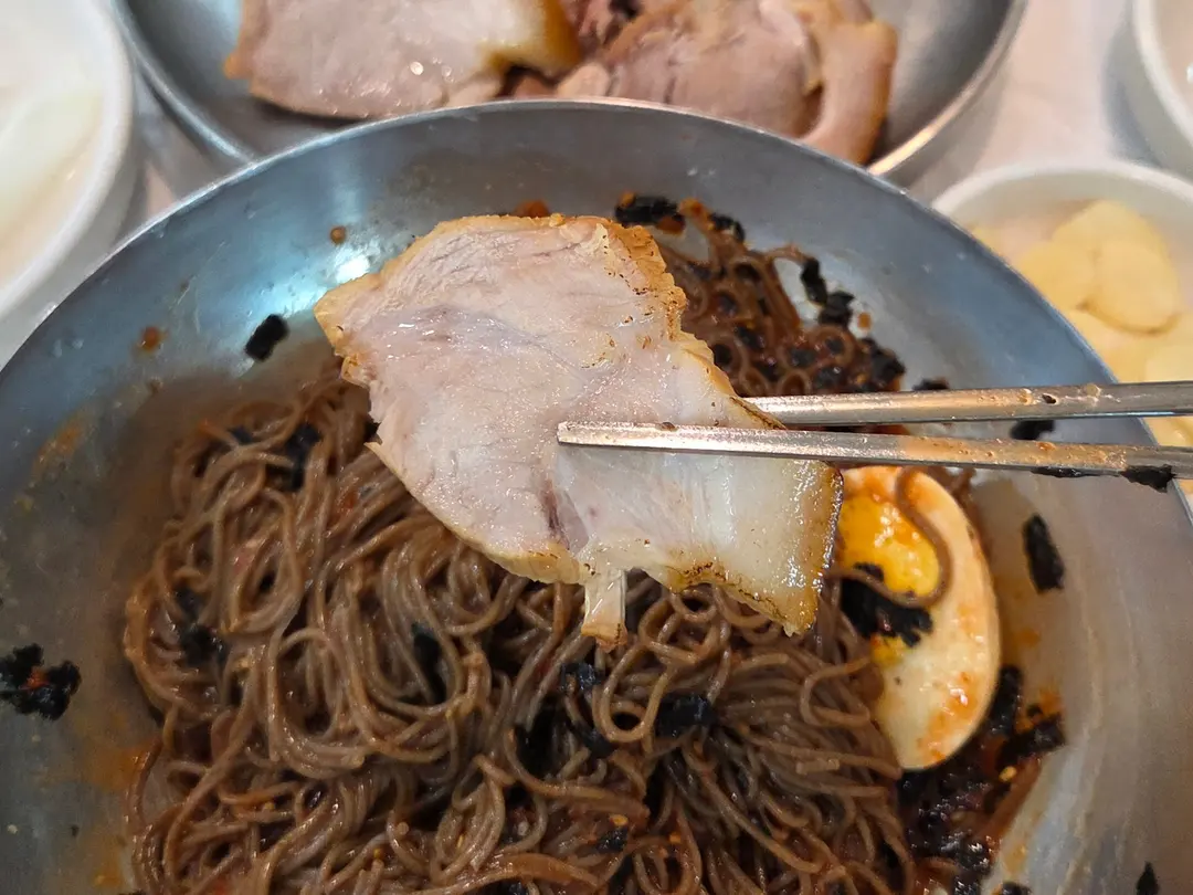 スユクと一緒にいただくビビン麺