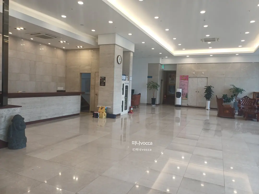 Lobby Front Desk