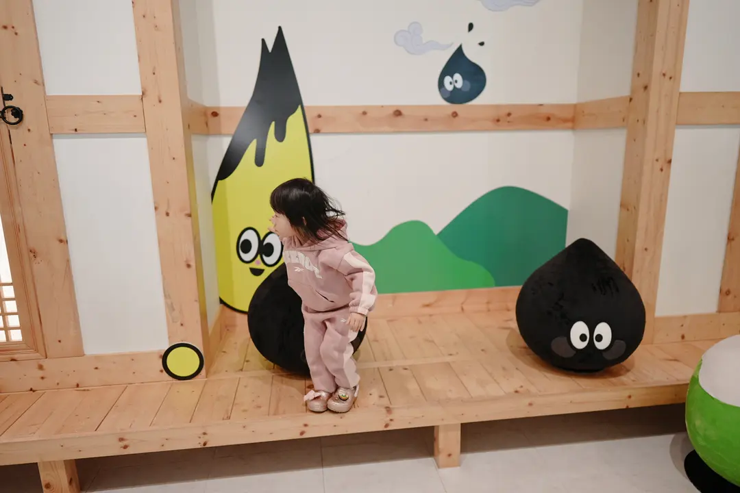 Interactive history exhibits
