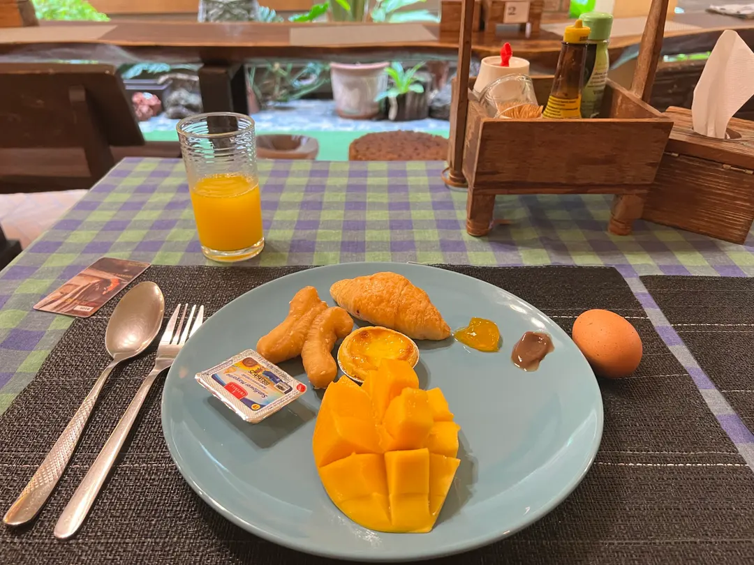 盛り付けた朝食