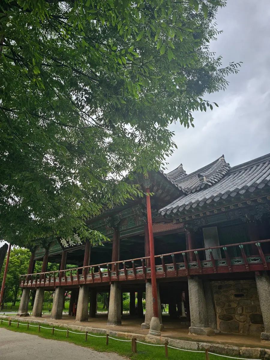 広寒楼苑の美しい楼閣