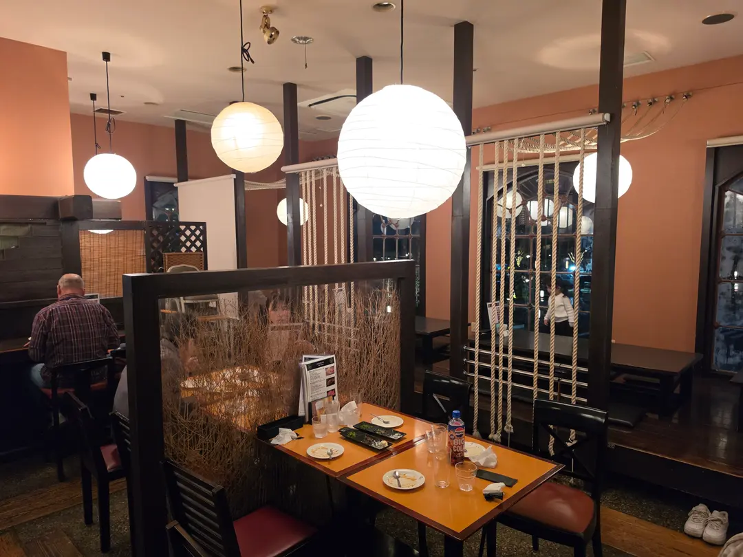 บรรยากาศโต๊ะนั่งในร้าน Gochikura