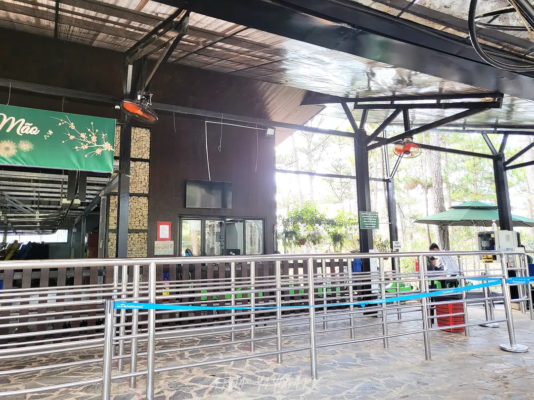 The coaster boarding area around 10:00 AM on a weekday